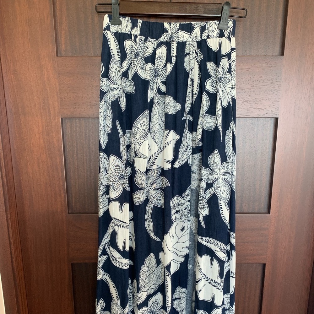 Floral Two Piece Set - Picture 6 of 7